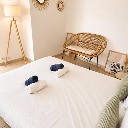 Апартаменти La Maison Des Remparts, Comfort, Ac & Balcony