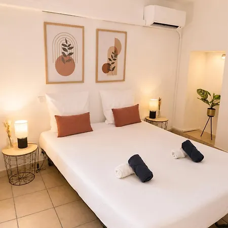 Апартаменти La Maison Des Remparts, Comfort, Ac & Balcony Антіб